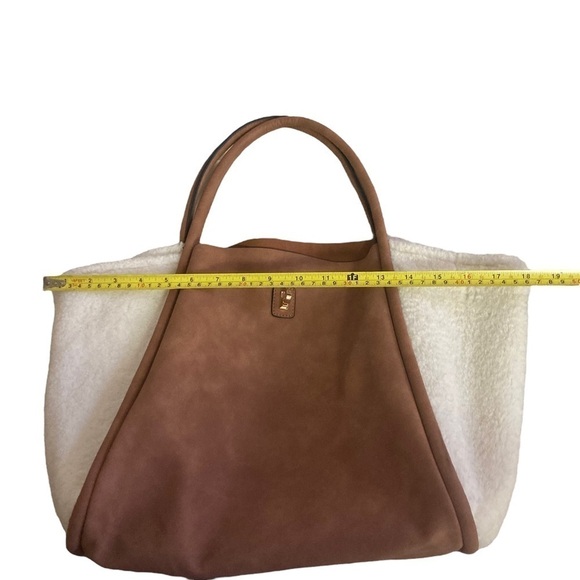 FFC New York Lacy Brown Tan Sheep Fur Sherpa Tote Bag Pre-Loved Gently Used - Picture 11 of 12